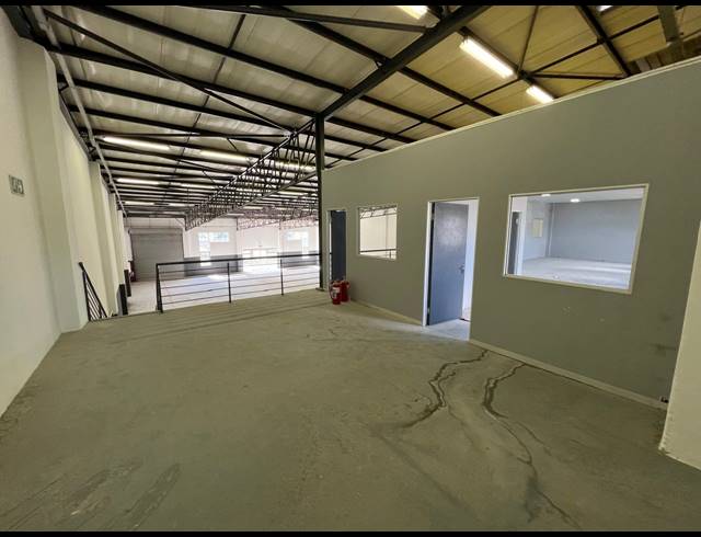 680M² WAREHOUSE TO LET IN LASER PARK